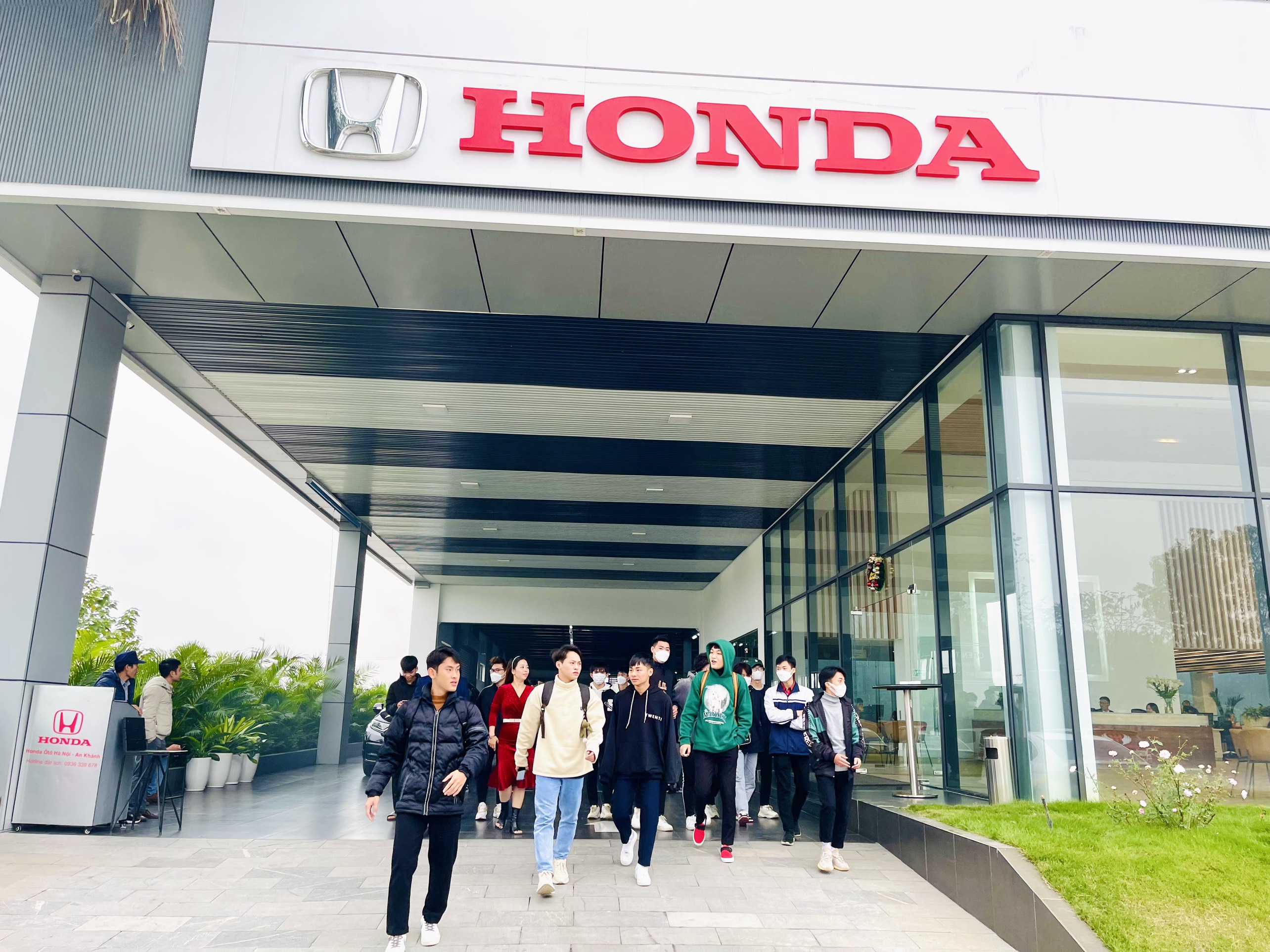 Top 10 Cửa Hàng Bán Xe Máy Honda Trả Góp Giá Rẻ Tại Hà Nội